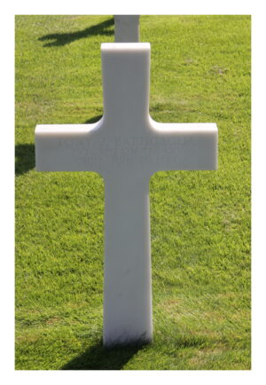 Tombe du soldat américain Tony BATTIGAGLIA, qui a combattu en Normandie pendant la Seconde Guerre Mondiale.
