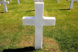 The grave of American soldier Willis Bettis, who fought in Normandy during the Second World War.