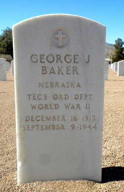 Tombe du soldat américain BAKER George ayant combattu en Normandie pendant la Seconde Guerre mondiale.