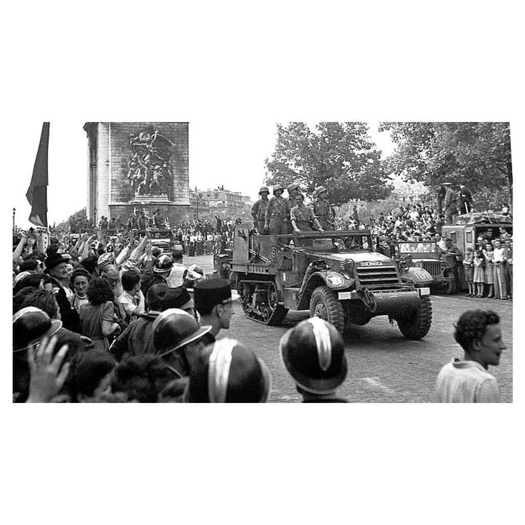 ‘La Nueve’ of the 2nd Armoured Division on the Champs-Elysées, in front of the crowd, on 25 August 1944.