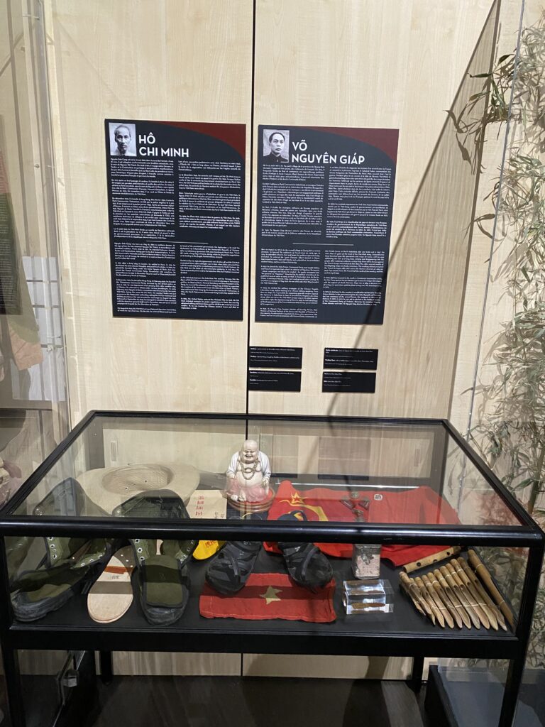 Objets appartenant à des soldats pendant la Guerre d'Indochine, et exposés temporairement à l'Airborne Museum du 10 Avril au 30 Novembre 2025..